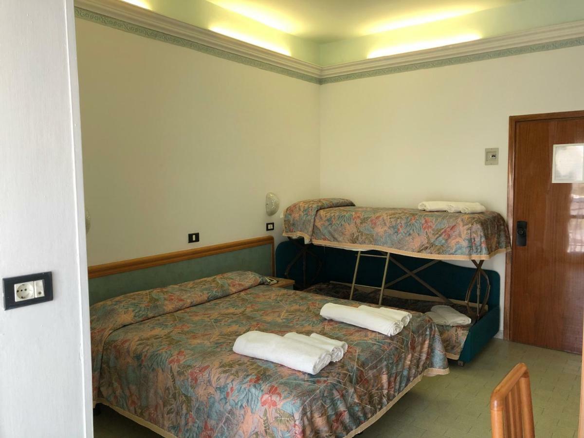 Hotel Augustus Gatteo a Mare Buitenkant foto